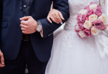 Какой подарок выбрать на свадьбу — красивые бокалы и вазы это изысканный и статусный подарок