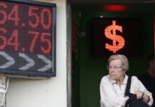 Когда можно будет купить наличную валюту в банке: почему ЦБ ввел запрет на продажу долларов и евро