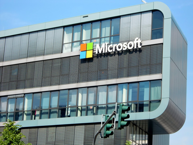Компания Microsoft ушла и вернулась в РФ: с кем IT-гигант будет работать из российских компаний. Кто еще вернулся в Россию
