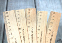 «Отделочнику и строителю»: Гениальная самоделка из обычных школьных линеек