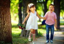 Открытки и веселые поздравления с Днем братьев и сестер 10 апреля 2022 года