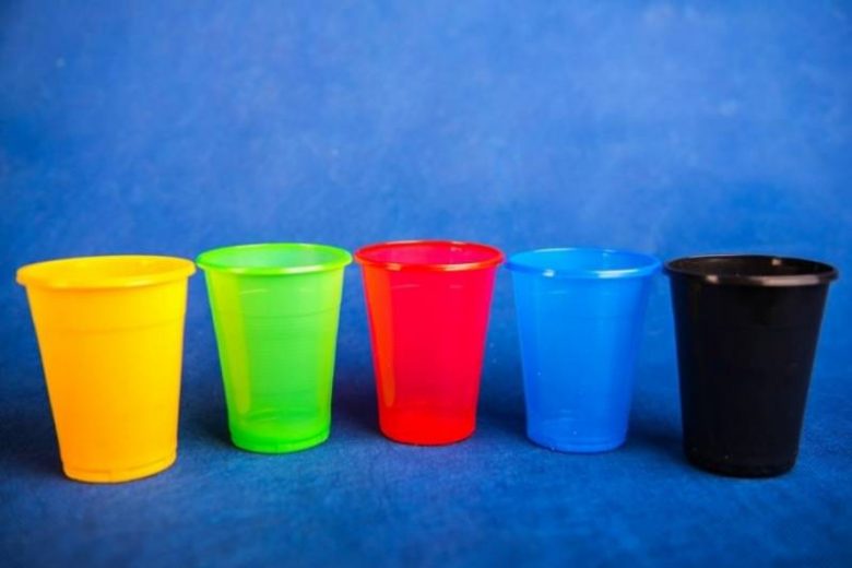 <br />
Почему опасно пить горячие напитки из пластиковых стаканчиков                