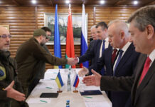 Участник украинской делегации Михаил Подоляк исключил возможность заключения перемирия с Россией