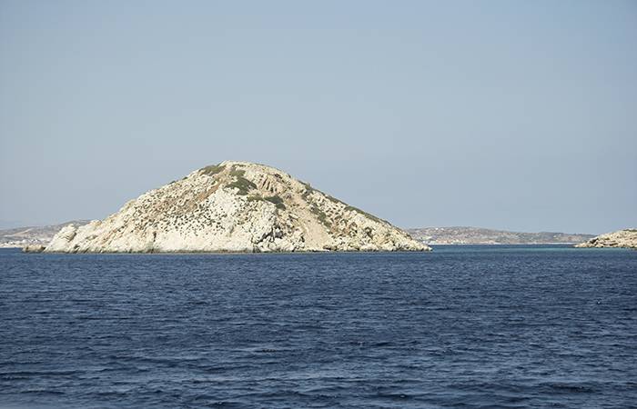 <br />
Археологи обнаружили в Эгейском море таинственный остров. Оказывается, греки строили пирамиды                