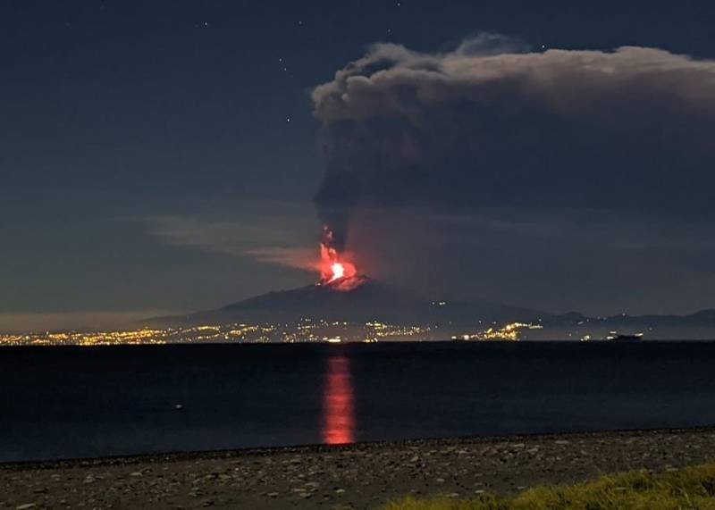 <br />
Будет ли эвакуация в связи с извержением вулкана Этны на Сицилии                
