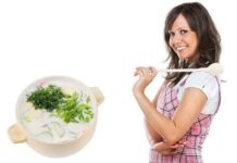 Диетолог рассказал, можно ли похудеть на окрошке из кефира и минералки: правила и рекомендации