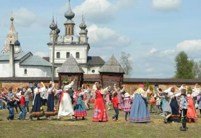 <br />
Для чего в народный праздник Юрьев день, 6 мая, на Руси украшали овец цветами                
