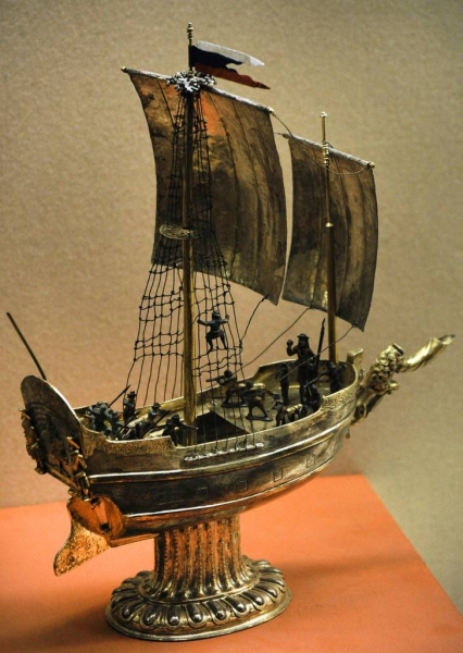 <br />
«Из серебра домашнего»: символом чего был знаменитый кубок-корабль Петра I                
