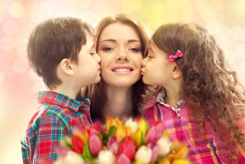 <br />
Как поздравить свою маму в Международный день матери 8 мая 2022 года                