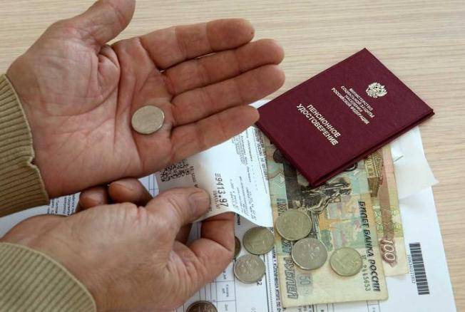 <br />
Кому положены «путинские» 10 тысяч рублей в мае-июне 2022 года                