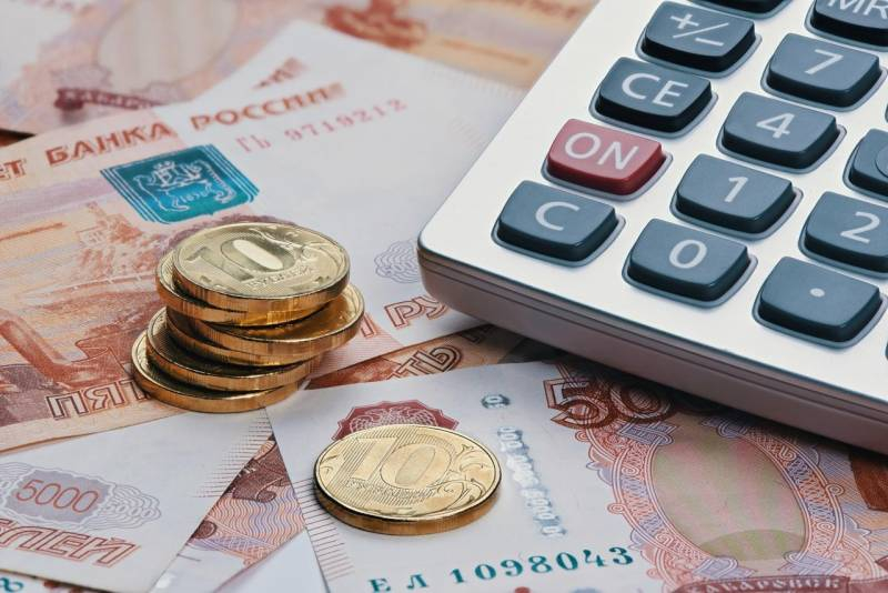 <br />
Кому положены «путинские» 10 тысяч рублей в мае-июне 2022 года                