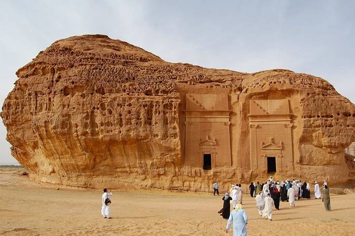 <br />
Тайны Мадаин Салиха: что может рассказать одинокий замок в пустыне о цивилизации набатеев                