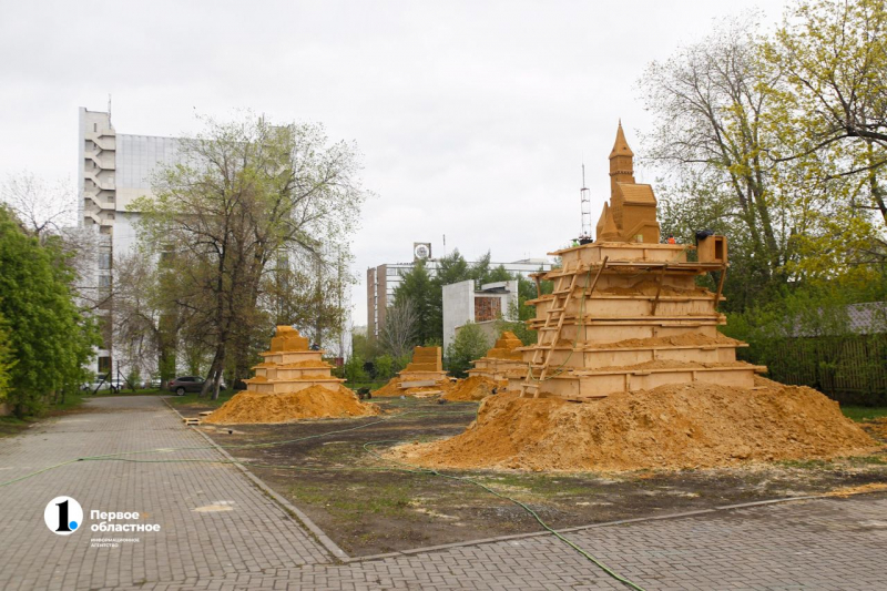 В челябинском парке приступили к созданию скульптур из песка