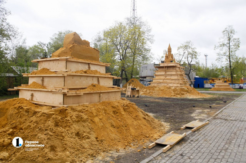 В челябинском парке приступили к созданию скульптур из песка
