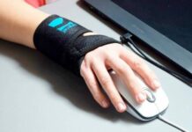 Врач-терапевт рассказала, как избавиться от боли в запястье при работе за компьютером