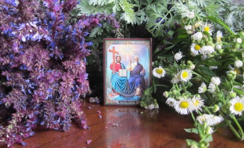 <br />
Как правильно составить букет на православный праздник Троицы в 2022 году                