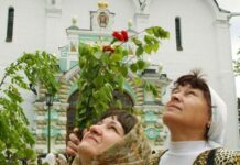 Нужно ли ходить на Троицу 12 июня 2022 года на кладбище: комментарий священника