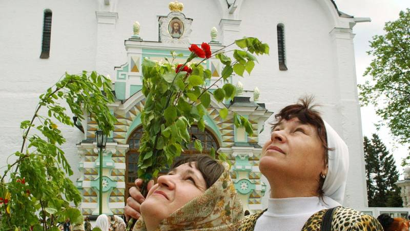 <br />
Православная Троица 12 июня 2022 года: нужно ли верующим красить яйца, и почему в зеленый цвет                