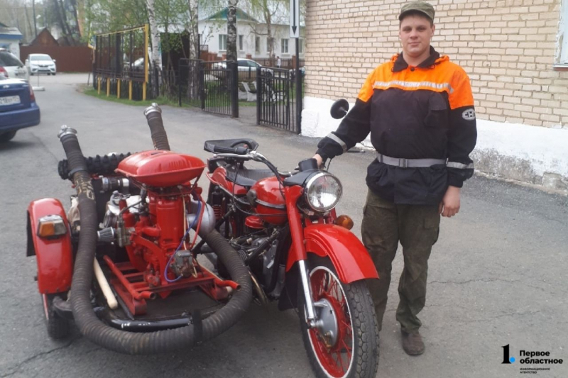 «Связал жизнь с мотоциклами»: пожарный из Сима отреставрировал 15 «Уралов»