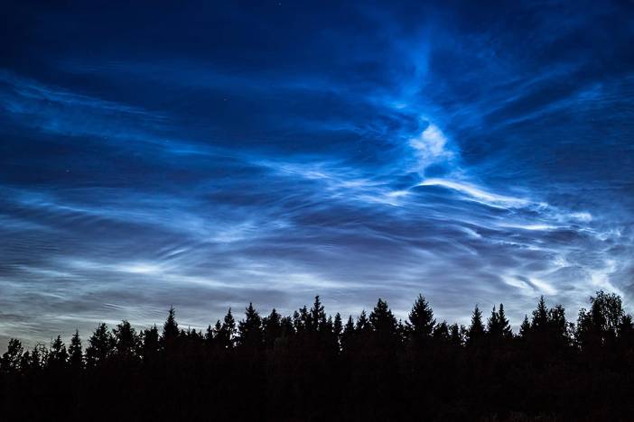 <br />
Жемчужные облака в небе над Москвой: почему природное явление появляется только летом                
