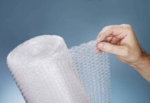 Непривычное применение воздушно-пузырчатой пленки: для чего ею летом хозяйки обклеивают окна