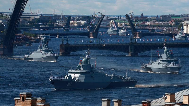 <br />
Трансляцию главного военного парада на День ВМФ-2022 проведет «Первый канал»                