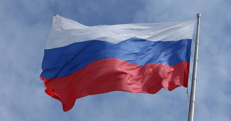 <br />
День флага 22 августа 2022 года будет ли выходным в России                