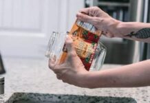 Как легко и просто отмыть стеклянные банки от этикеток и клея