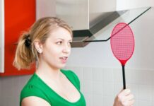 Почему на кухне появляются мошки и как от них можно избавиться