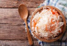 Будет готова уже через 3 часа: экспресс-рецепт сочной и хрустящей квашеной капусты