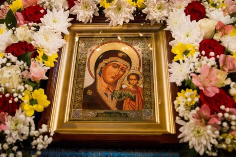 <br />
Когда и как осенью празднуется День Казанской иконы Божией Матери, защитницы всех женщин                