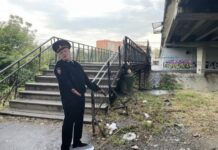 Неизвестные установили плоские макеты сотрудника полиции на улицах Пензы