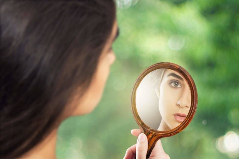 <br />
Посмотрите в зеркало: какие признаки рака можно увидеть в своем отражении                