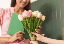 День учителя отмечают в России 5 октября 2022 года: поздравления, красивые слова