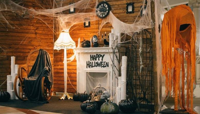 <br />
Готовимся к Хэллоуину-2022: как быстро создать страшно красивую атмосферу праздника в доме                