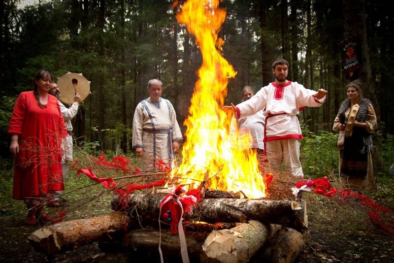 <br />
Издревле 7 октября отмечается славянский праздник Родогощ или Таусень: главные традиции и история дня                