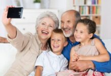 Как в России отмечают День бабушек и дедушек 28 октября 2022 года