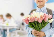 В 2022 году День учителя отмечают 5 октября: идеи подарков любимым педагогам