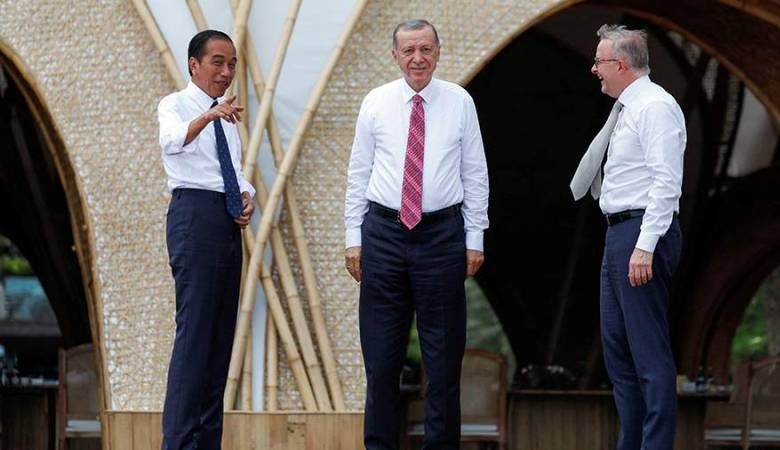 <br />
Далеко не в полном составе: почему только пять лидеров остались на групповое фото глав G20                