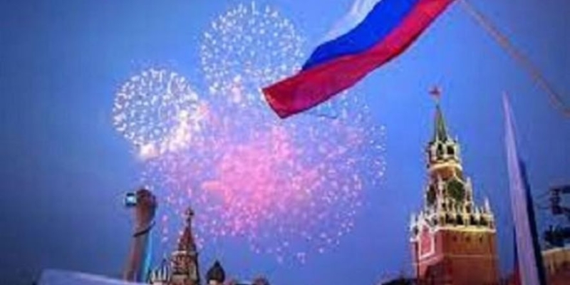 <br />
«Голубой огонек»: кто из звёзд поздравит россиян с Новым годом с телеэкранов                