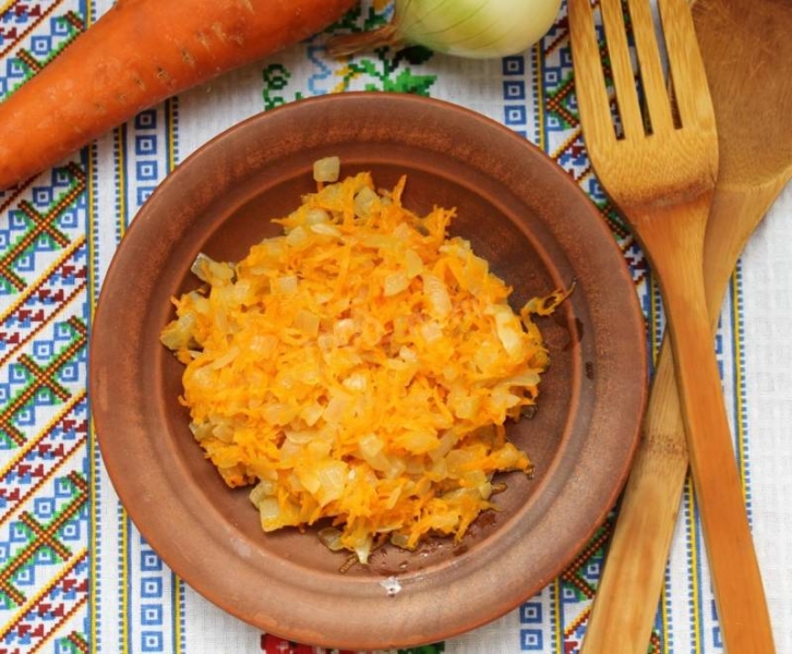 <br />
Простой секрет: как сделать зажарку из лука и моркови еще вкуснее                