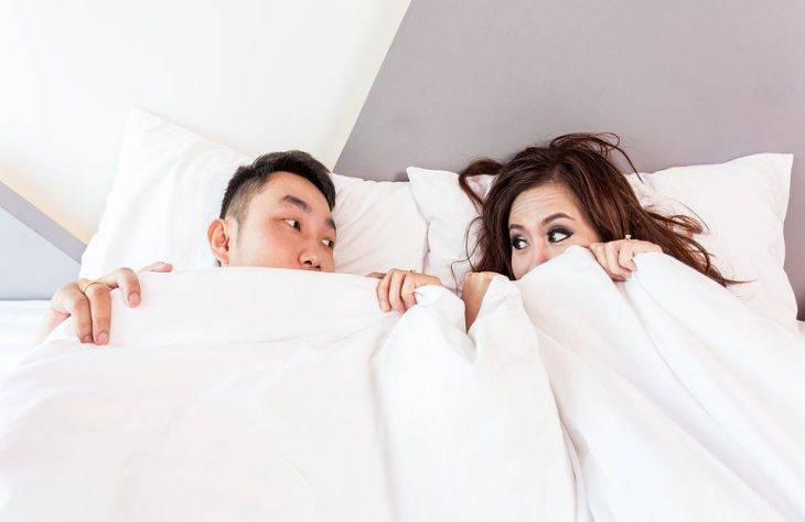 <br />
Семейные суеверия: почему нельзя спать с мужем под одним одеялом                