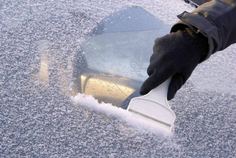 <br />
Как убрать ледяную корку на лобовом стекле автомобиля                