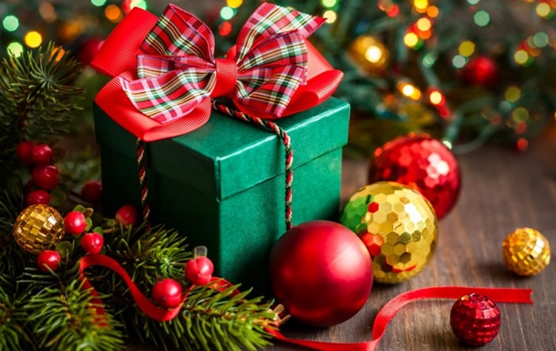 <br />
Лайфхак для родителей: как положить подарок под елку незаметно для детей                