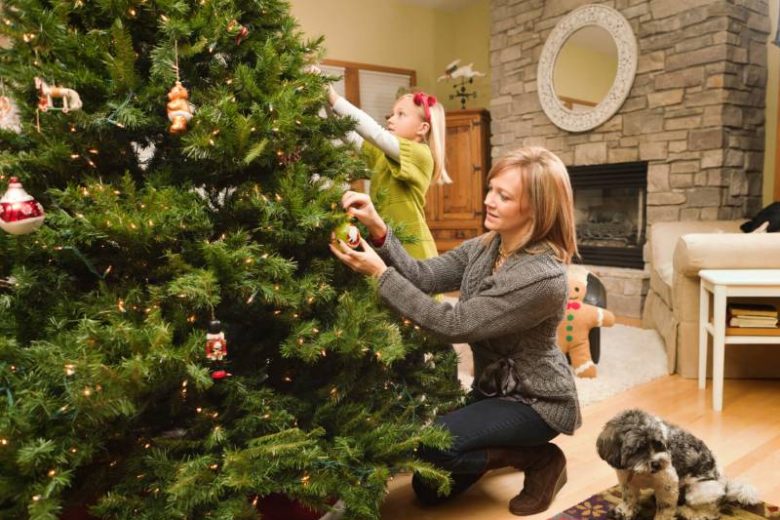 <br />
Новогодние приметы: какие игрушки можно вешать на елку, а какие нельзя                
