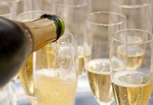 Всем шампанского! Как правильно выбирать и пить игристое на Новый год