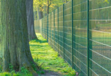 Забор из сварной сетки: советы по выбору
