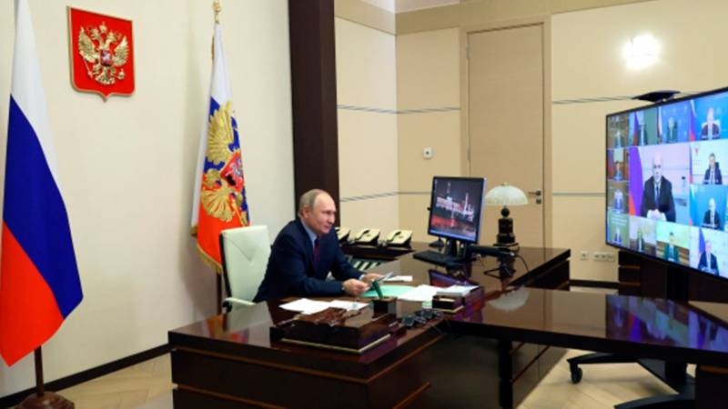 <br />
«Чтобы люди почувствовали преимущества от жизни в России»: Путин потребовал от Мишустина ускорить процесс повышения уровня жизни в новых регионах РФ                