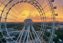 Верхняя точка колеса обозрения Солнце Москвы