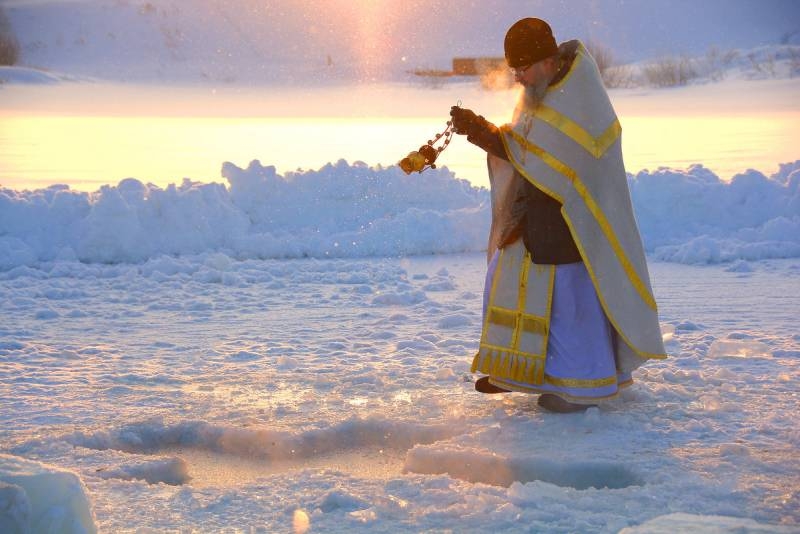 <br />
Отличается ли канунная вода 18 января от крещенской 19 января                